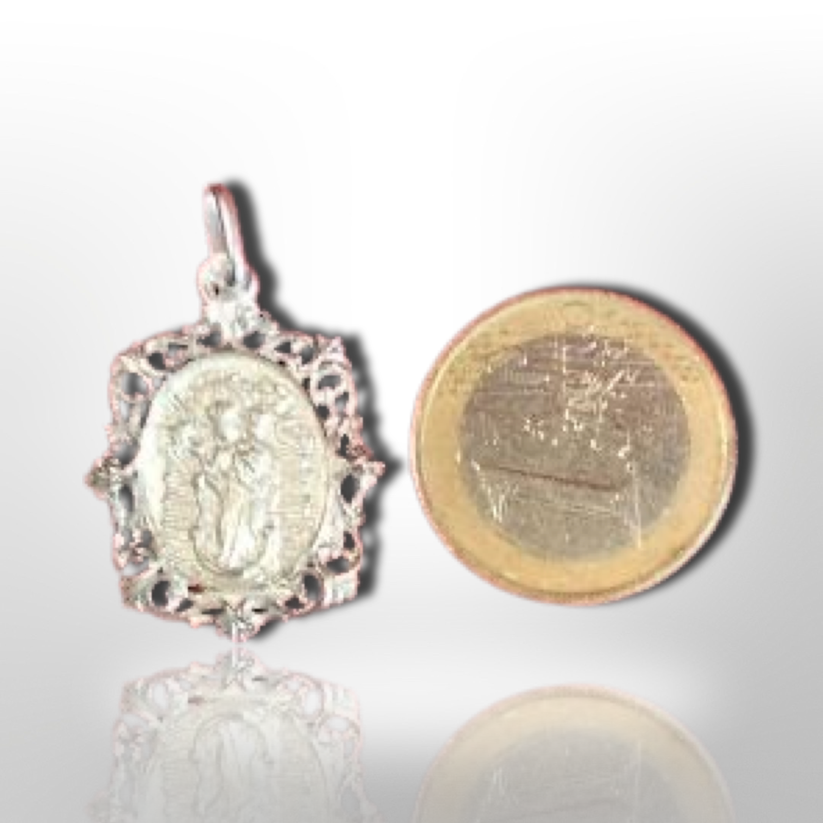 Medalla calada de plata Imagen de la Reina de los Ángeles
